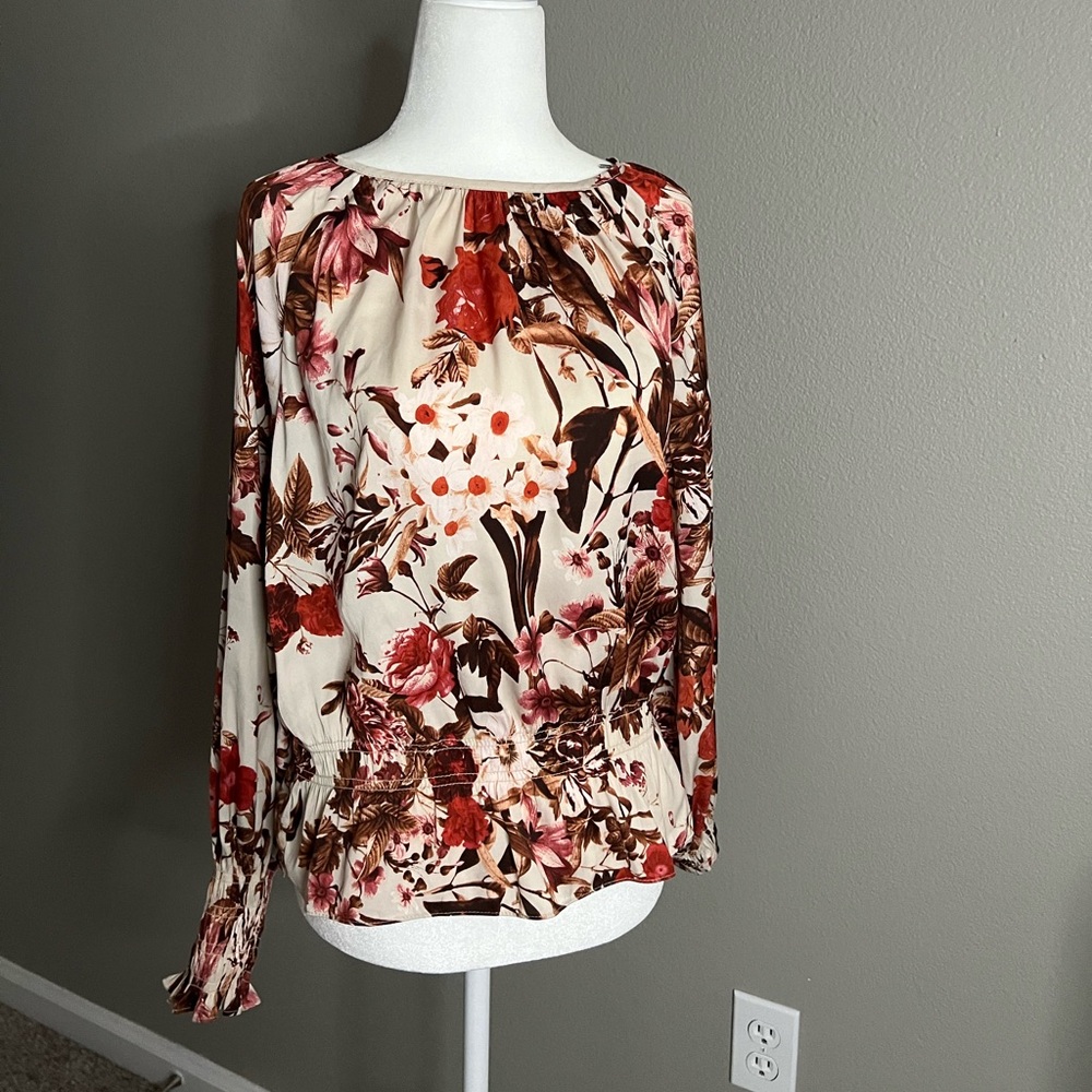 H&M top in a beautiful fall flowers pattern Size 6